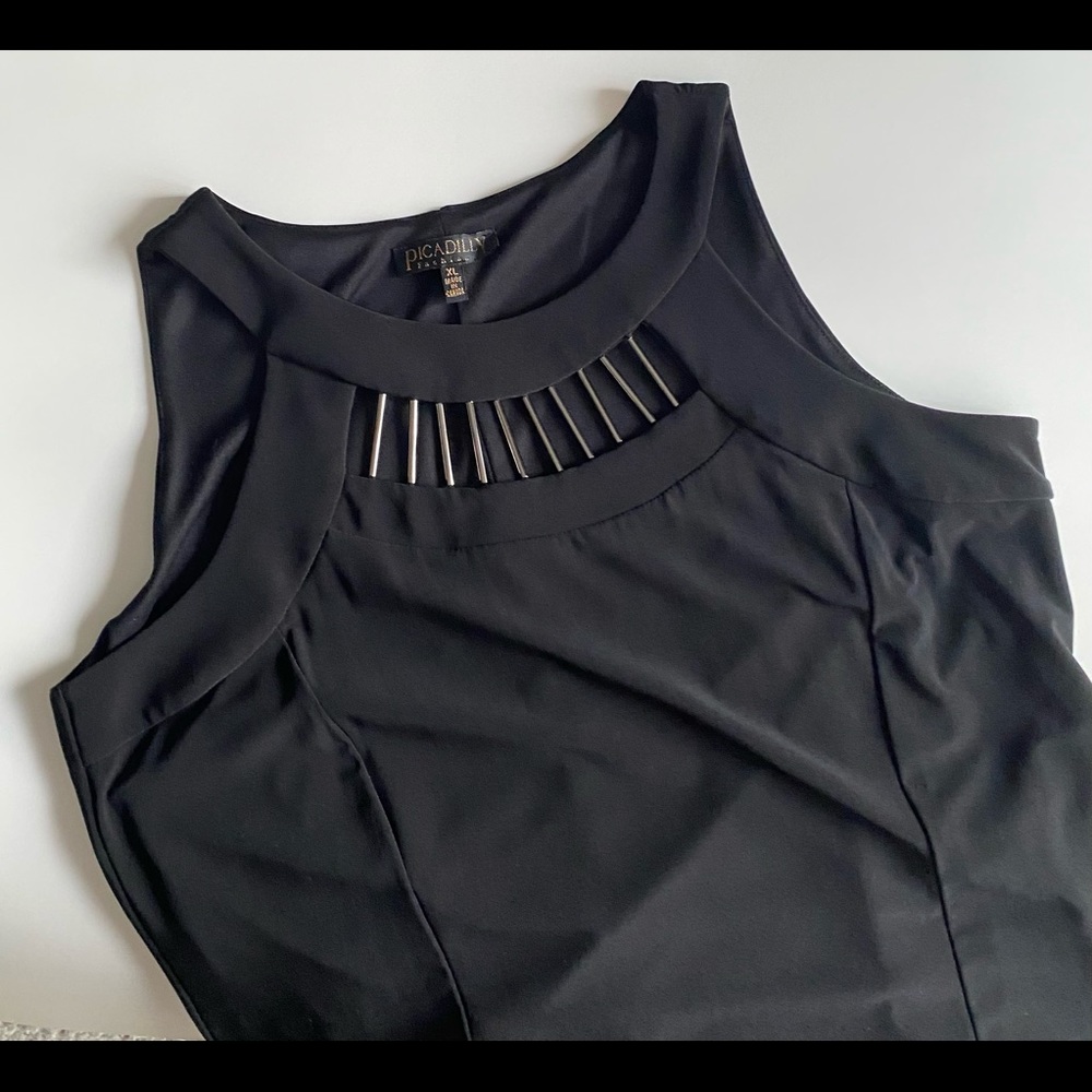 Open Shoulders Black Dress - Picture 5 of 6
